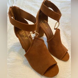New. Size 9
